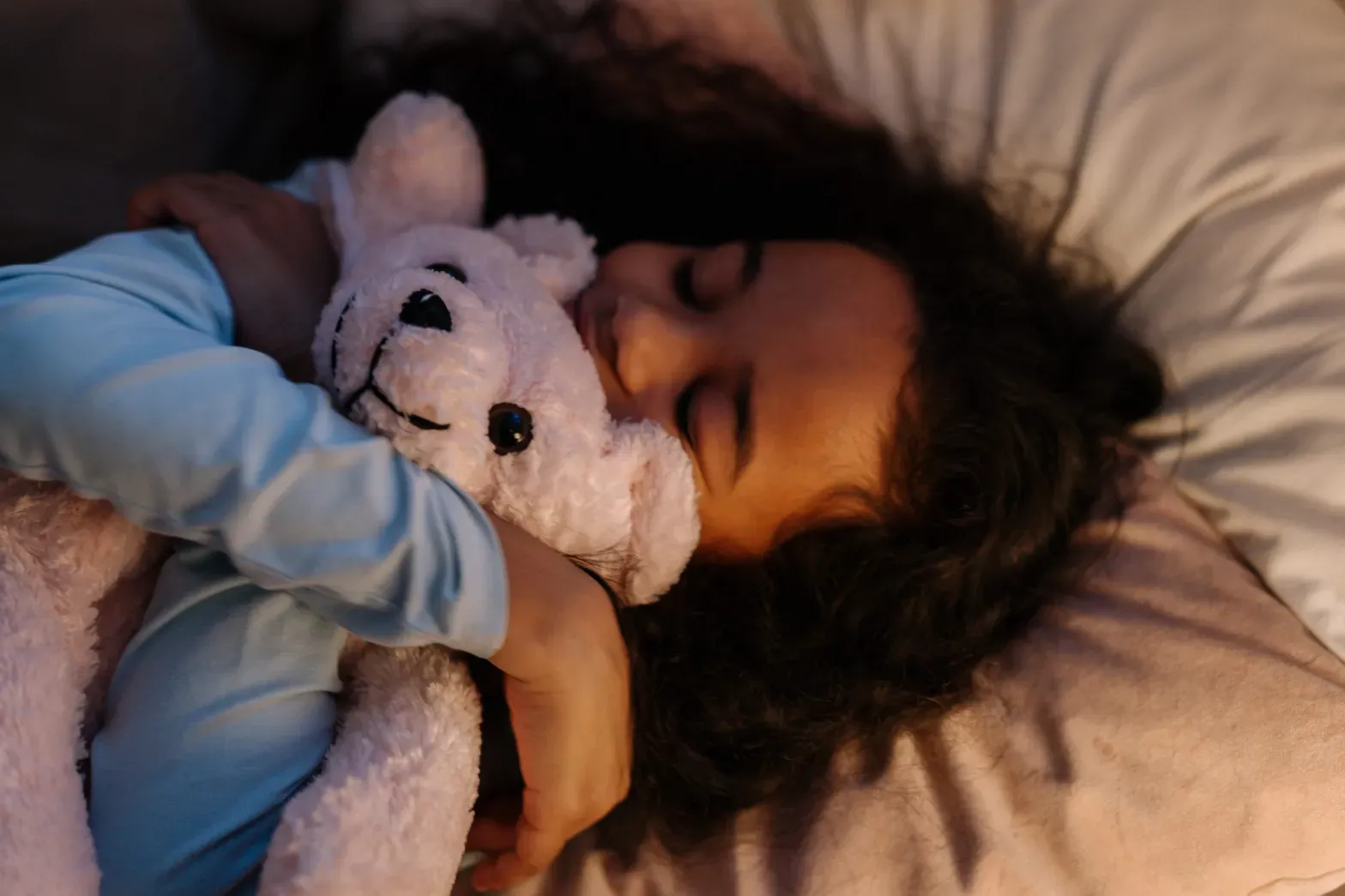 Para un niño con diagnóstico de asma una de las primeras recomendaciones es deshacerse de los juguetes de felpa, las alfombras y cortinas de tela. Cortesía