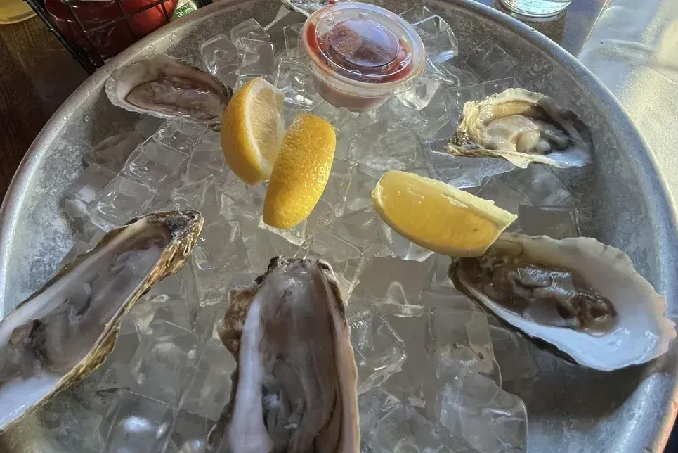 Dónde comer ostras a $1 en los fines de semana en Boston