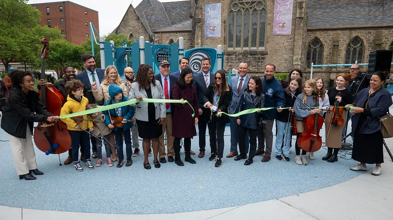 Boston reabre Titus Sparrow Park con renovaciones para niños y adultos
