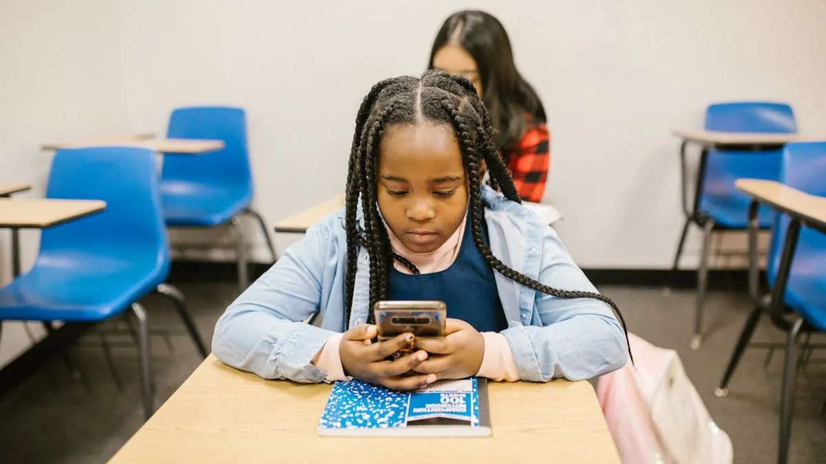 Posibilidad de una prohibición estatal de teléfonos celulares en las escuelas de Massachusetts para el otoño