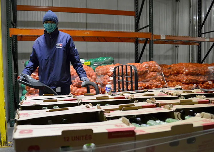 Crecen las dificultades para obtener alimentos en hogares hispanos en MA: Un aumento del 6%