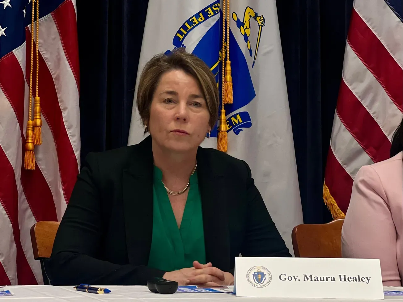 La gobernadora Healey emite una declaración sobre el tiroteo de legisladores de Minnesota