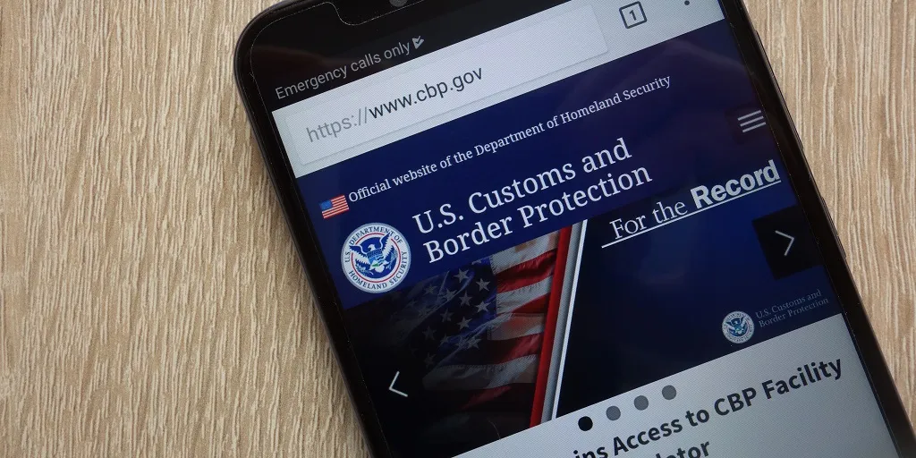 Inmigrantes que utilizaron la aplicación CBP One demandan a la Administración de Trump por negarles estatus legal
