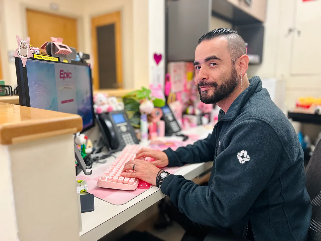 Cómo Danny Ochoa de NeighborHealth construye confianza en la comunidad latina de Boston sobre salud sexual