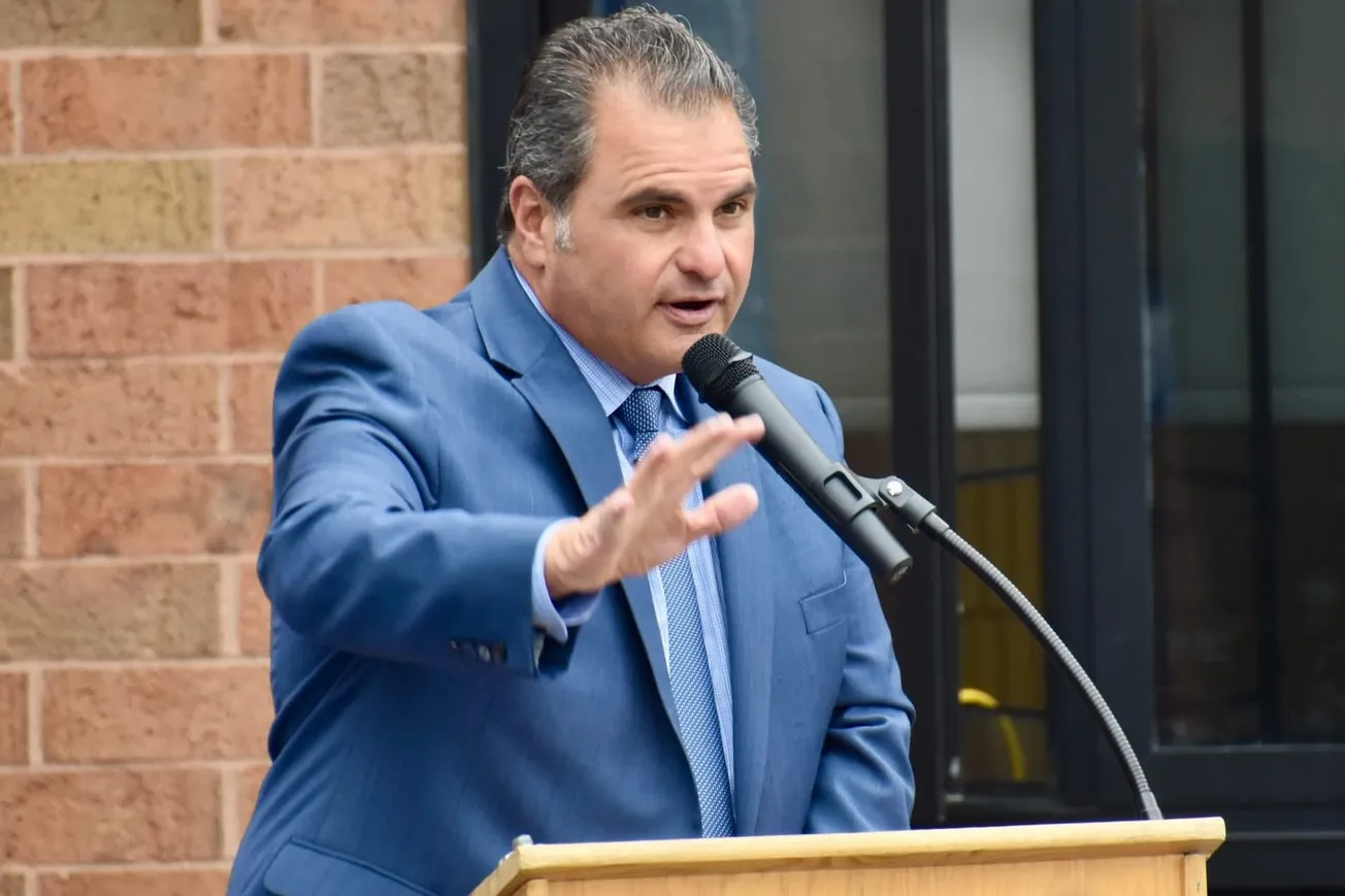 Alcalde de Everett nuevamente bajo escrutinio por pagos irregulares
