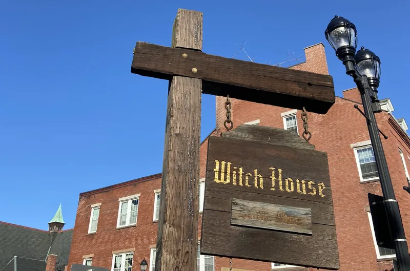 Salem se prepara para Halloween con cierres de calles y visitantes famosos
