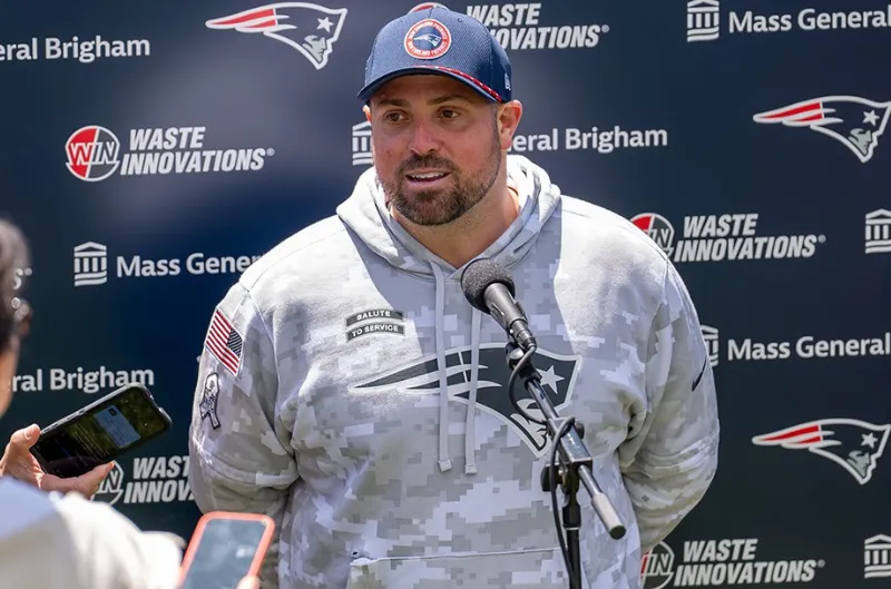 Sin Williams, Kuhr toma las riendas: los Patriots se reinventan para Miami