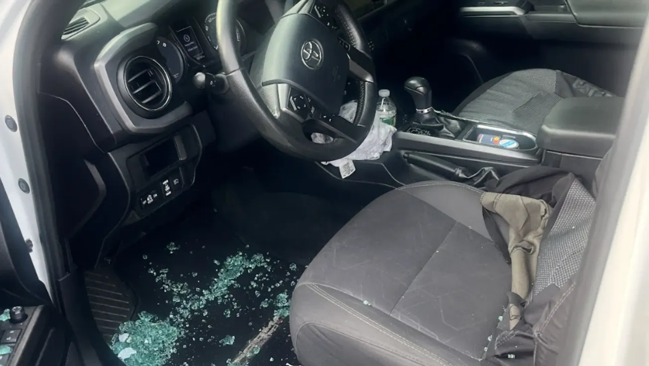 Esposo de abogada local detenido por ICE tras incidente que rompió ventanas