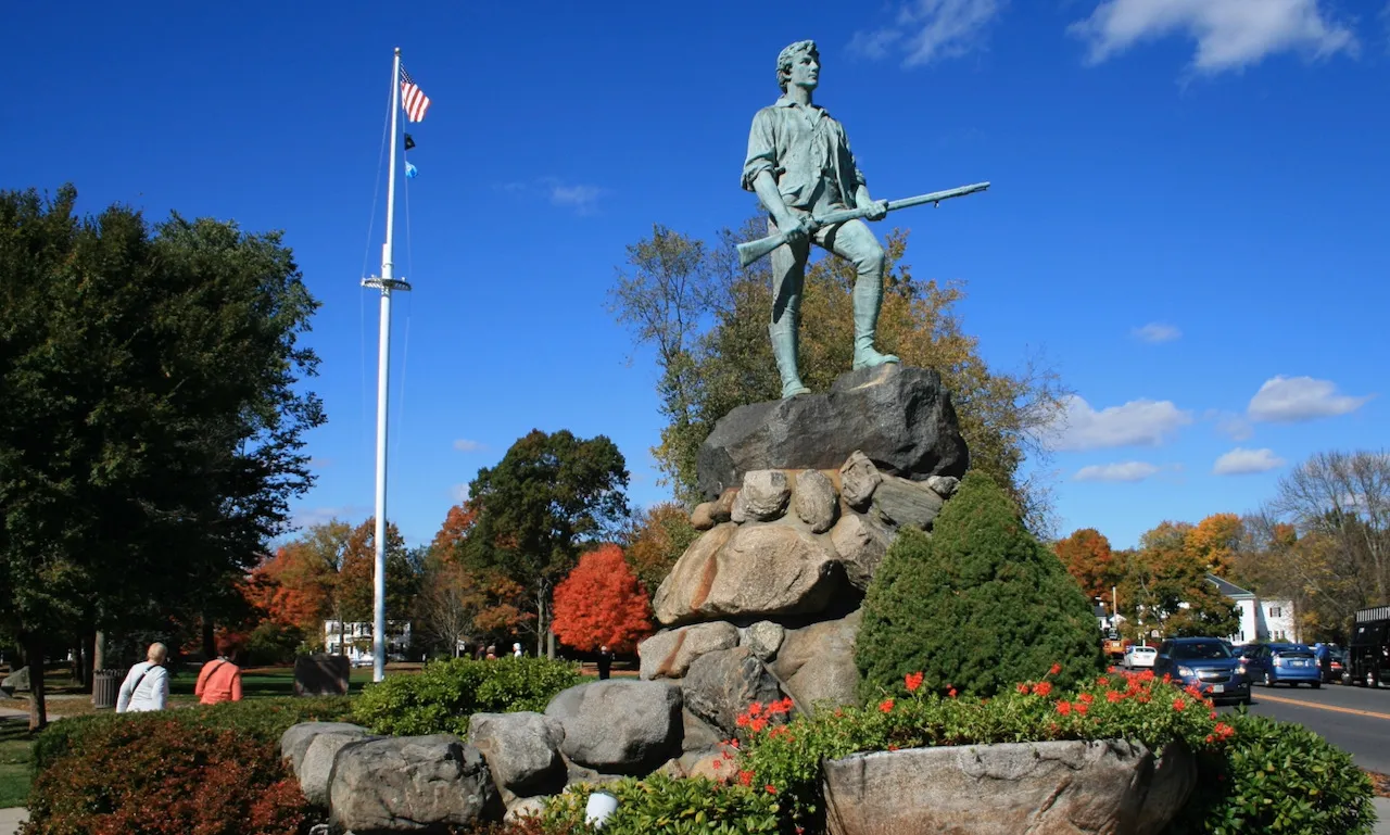 Suburbios de Massachusetts lideran el top 50 de los más seguros y ricos de EE. UU.