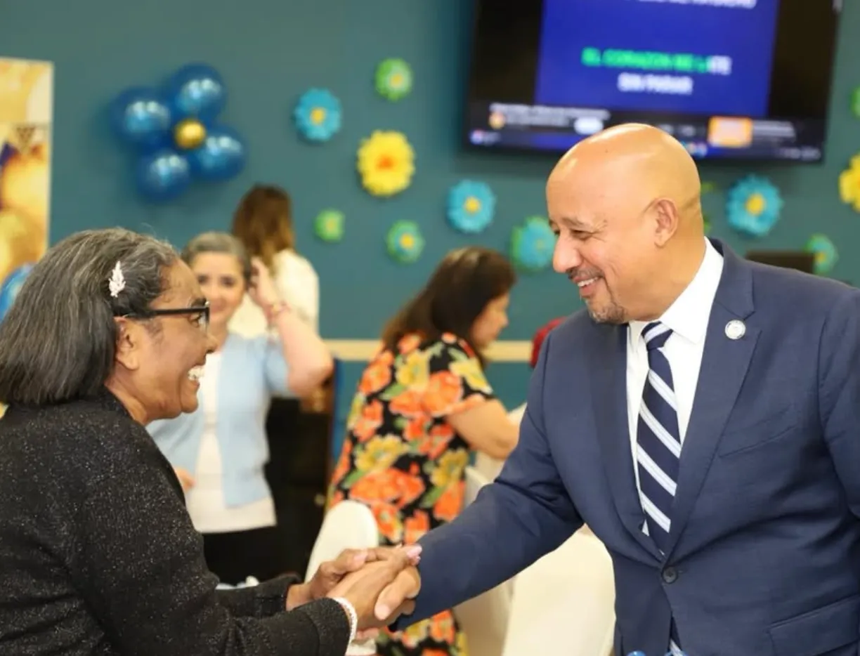 Alcalde de Lawrence aseguró que "nadie en nuestra ciudad quedará hambriento" frente a la posible suspensión de beneficios federales
