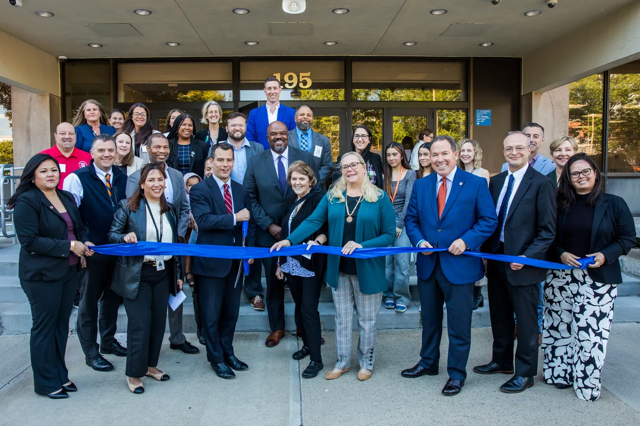 La nueva sede de la Frederick Douglass Collegiate Academy: un paso hacia el futuro educativo en Lynn