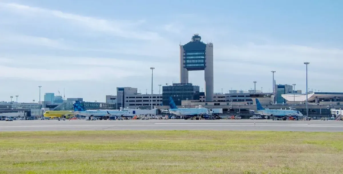 Pasajero provoca regreso del vuelo Boston-Las Vegas por comportamiento agresivo