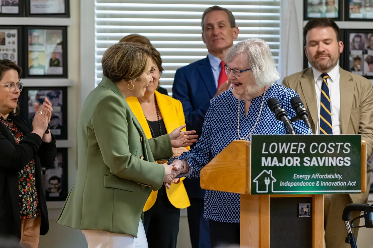 Gobernadora Healey investiga y rechaza aumento de tarifas de gas de National Grid