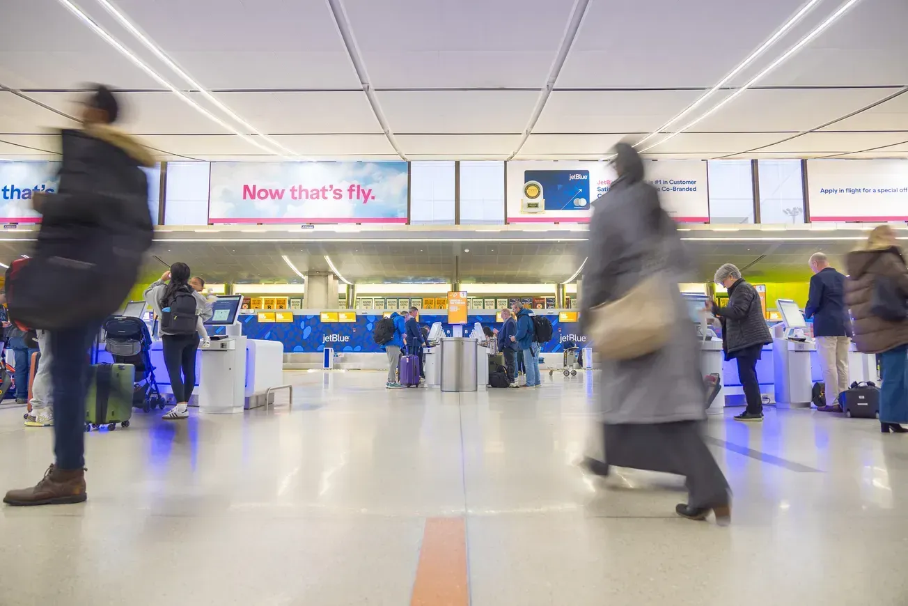Nuevos retrasos y cancelaciones afectan vuelos en el Logan Airport