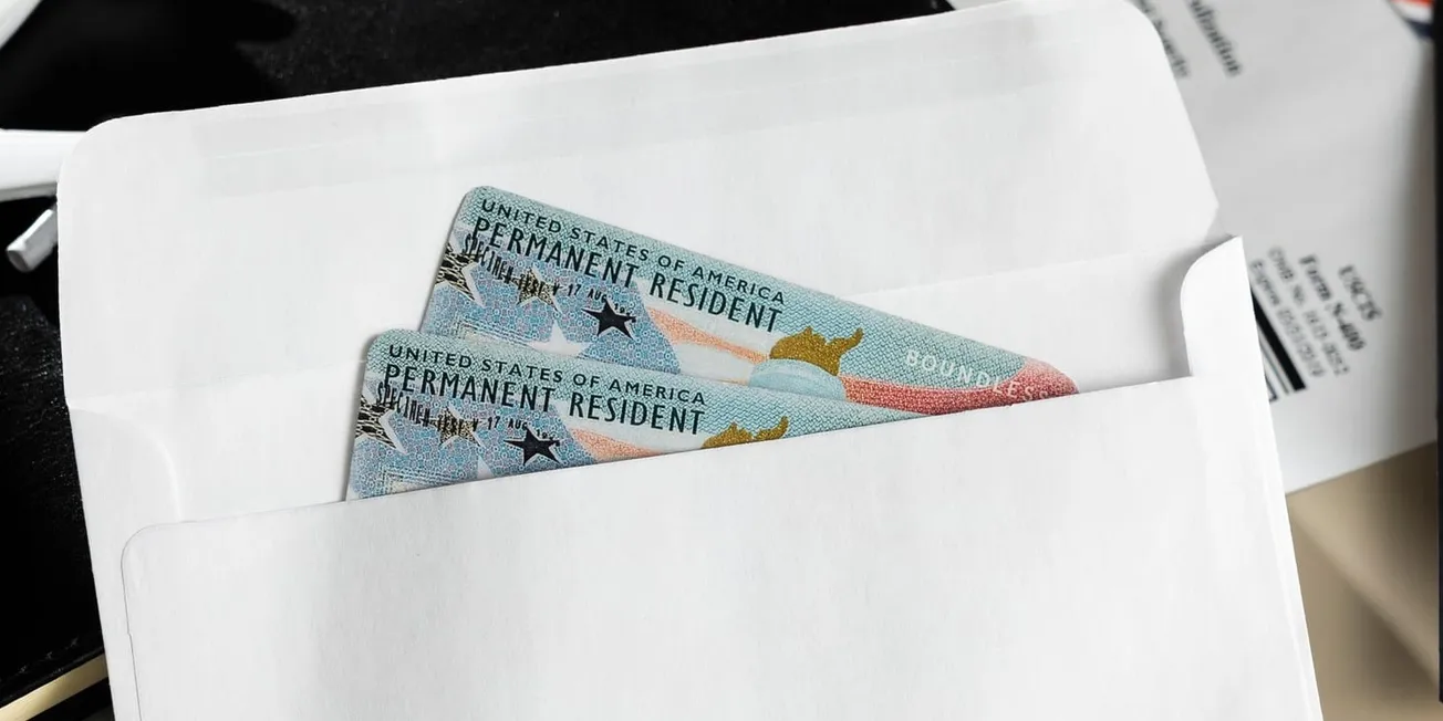 Gobierno federal pausa la lotería de green cards tras ataques vinculados a Brown University y el MIT