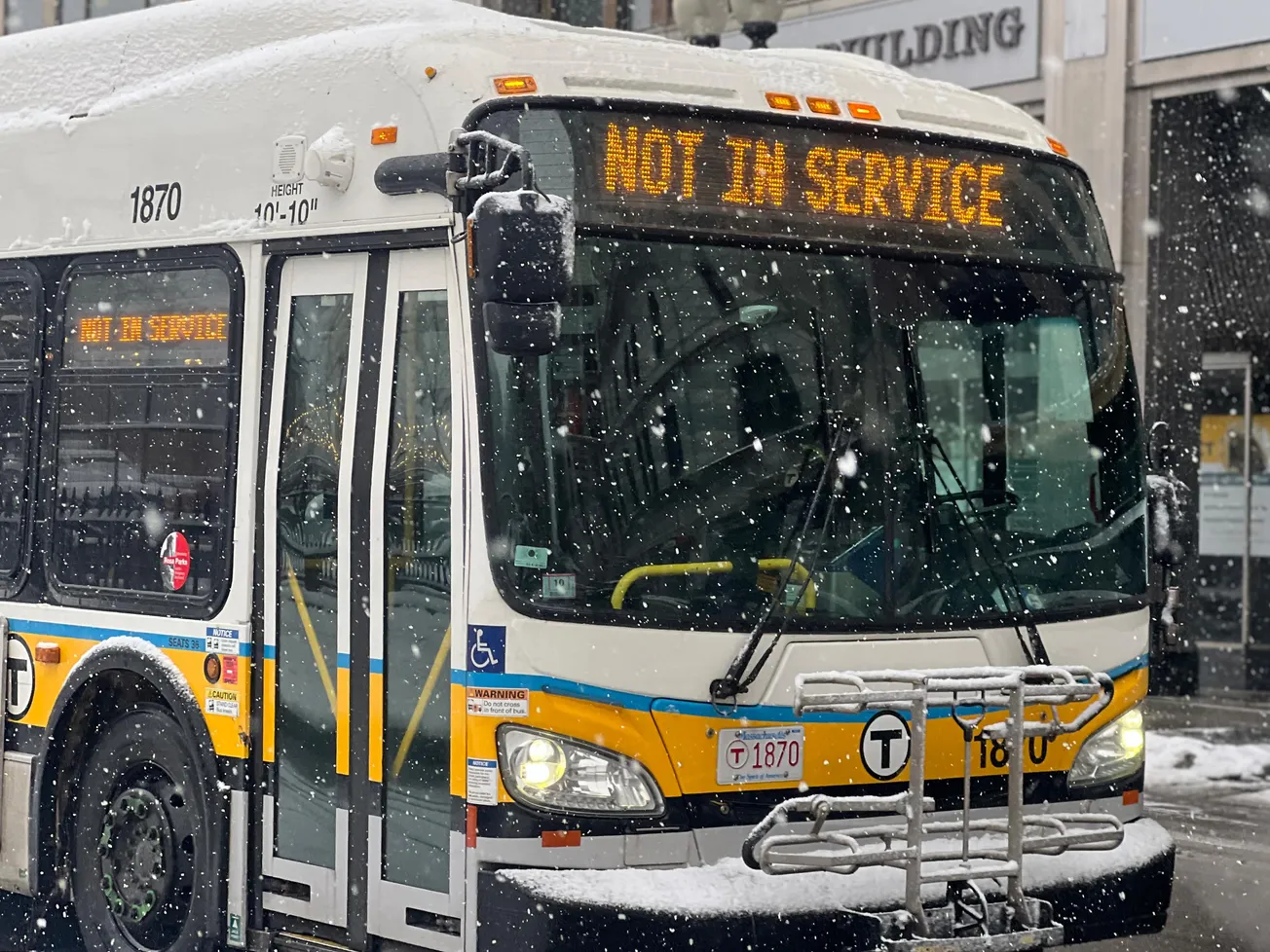 Qué debes saber sobre el transporte este lunes 26 de enero en el área de Boston debido a la gran tormenta de nieve