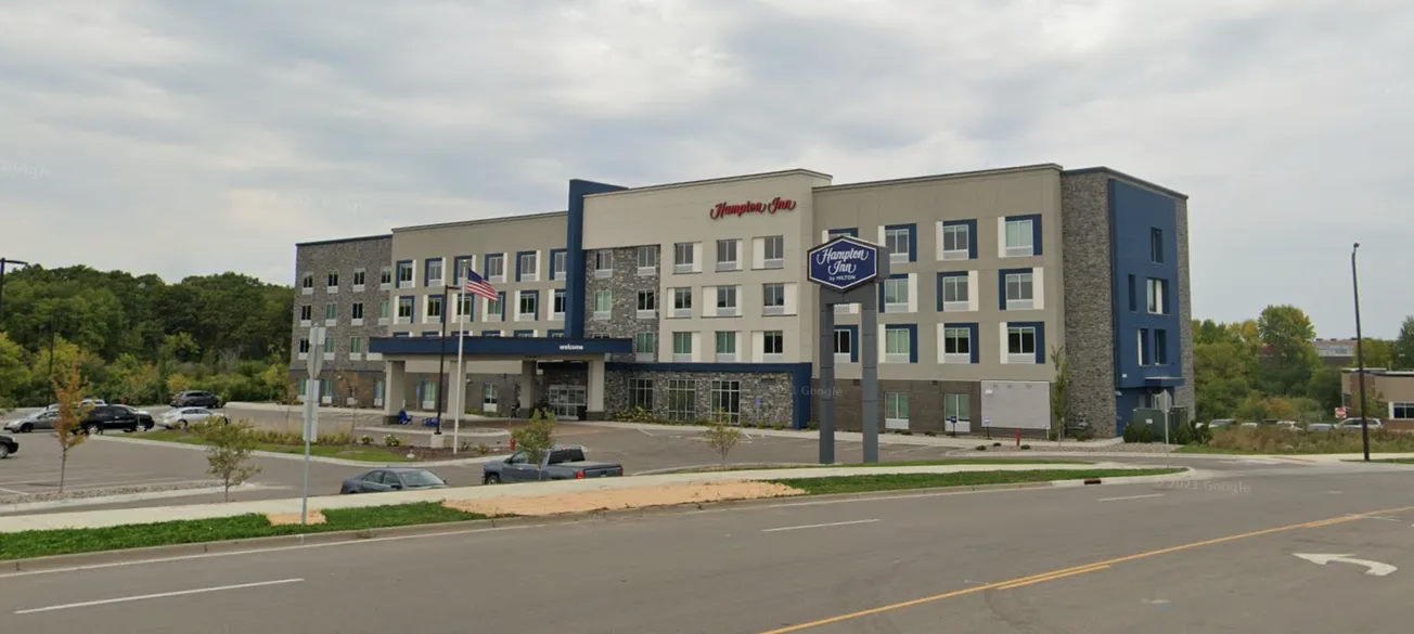 El Departamento de Seguridad Nacional acusa a un hotel de cancelar reservaciones a agentes migratorios