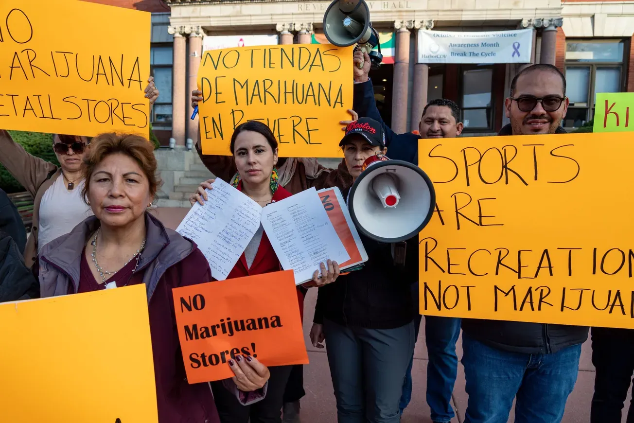 Avanza la propuesta para decidir si la marihuana recreativa seguirá siendo legal en Massachusetts