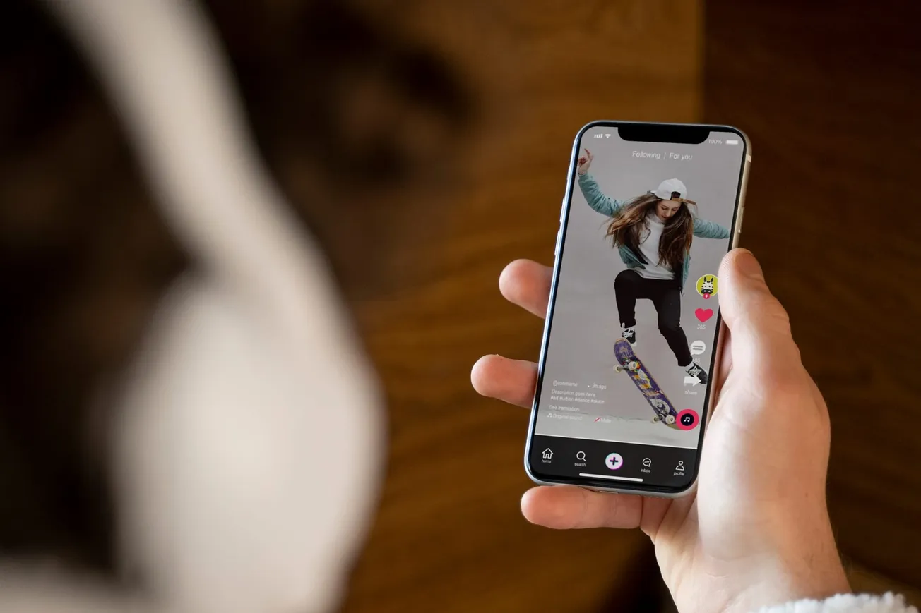 Gobernadora Healey anuncia nuevas medidas para proteger a menores en redes sociales