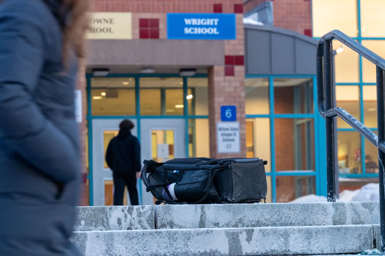 “El miedo no tiene límites”: Cómo el aumento de operativos de ICE ha hecho que estudiantes dejen de ir a la escuela