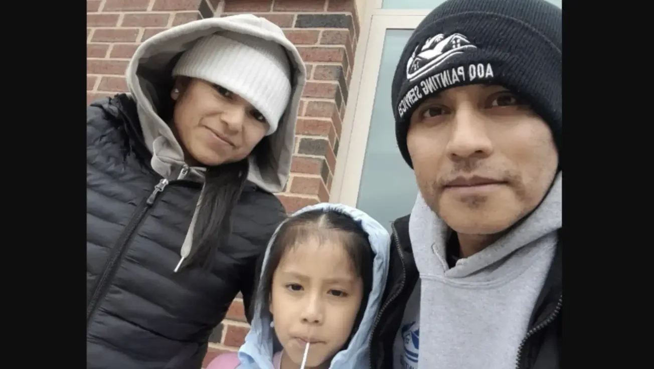 Una batalla legal mantiene a un hombre de Massachusetts en detención de ICE mientras solicita una visa por trata laboral