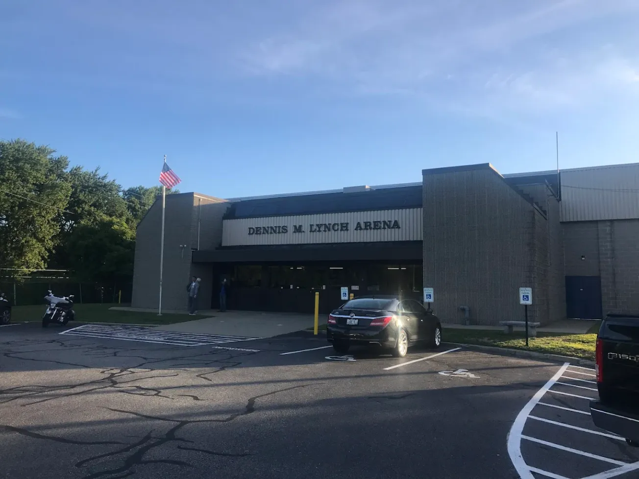 Tiroteo en juego juvenil de hockey en Rhode Island deja tres fallecidos y tres heridos