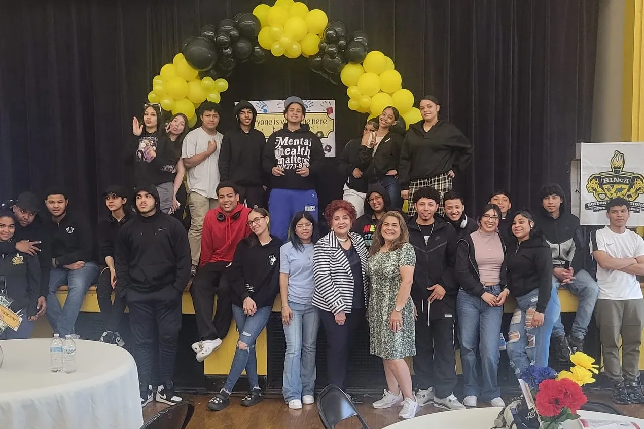 Se acerca la fecha límite para solicitar a las becas LULAC que apoyan la educación de jóvenes