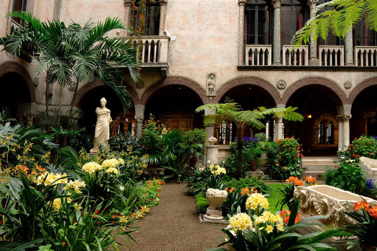 Las flores colgantes de primavera regresan al Isabella Stewart Gardner Museum