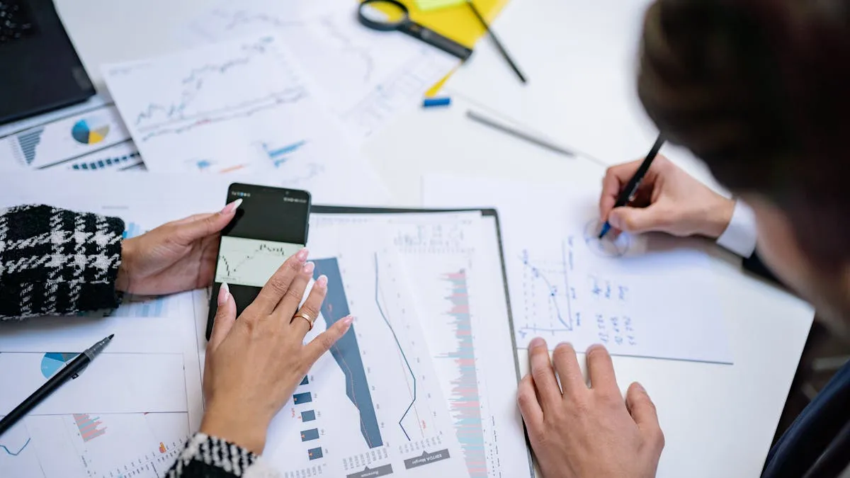 Protestan frente a Fidelity en Boston contra plan de recortes al presupuesto estatal