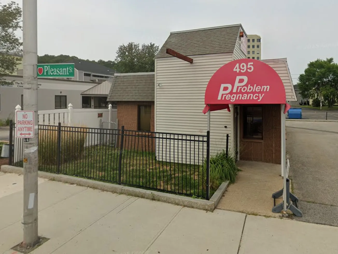 Legisladores buscan proteger a los centros de crisis de embarazo mientras disminuye el número de clínicas de abortos