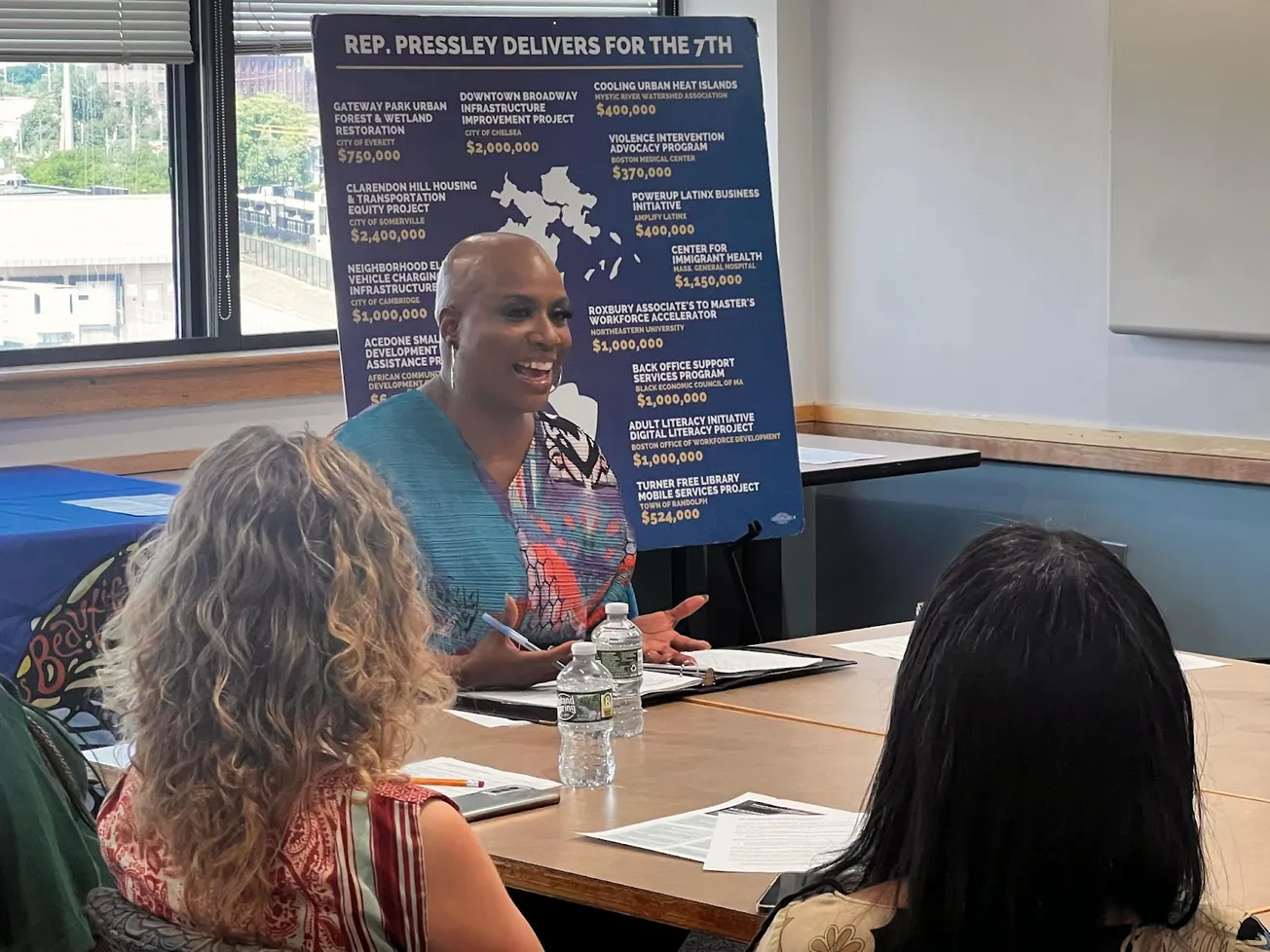 Pressley fuerza votación para extender TPS de haitianos por tres años