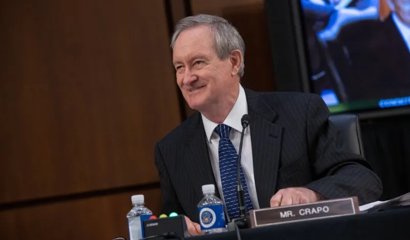 Senador Crapo pide al IRS considerar extender el plazo de declaración de impuestos