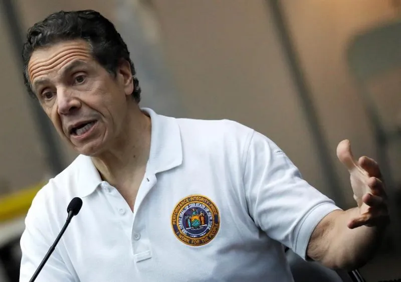 Nueva York pone condiciones en materia sanitaria a trabajadores estatales