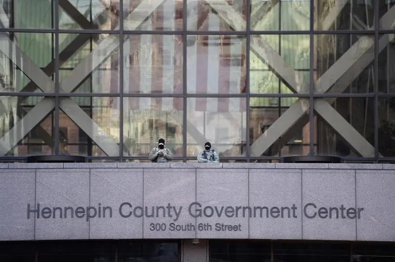 Se exponen los argumentos iniciales en el juicio por la muerte de George Floyd