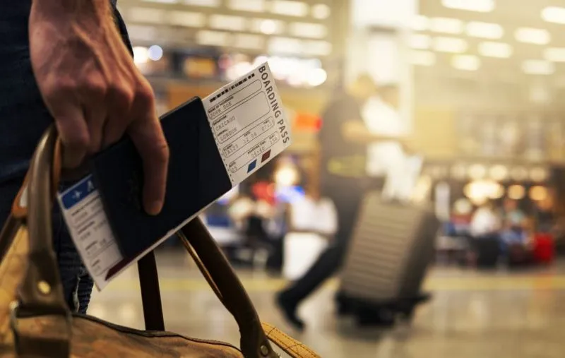 Apoyo a los pasaportes de vacunas varía de acuerdo a su uso, según encuesta