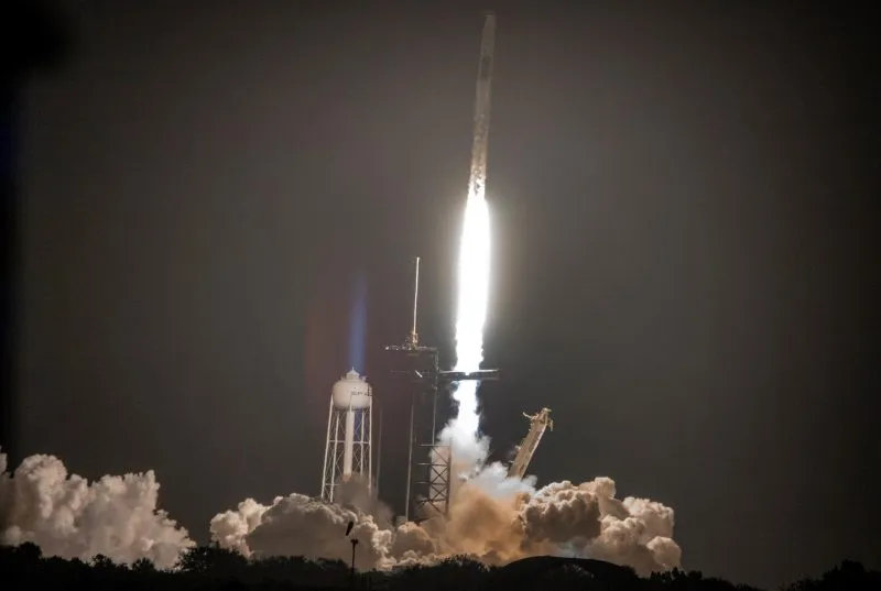 SpaceX envió cuatro astronautas a la Estación Espacial Internacional este viernes