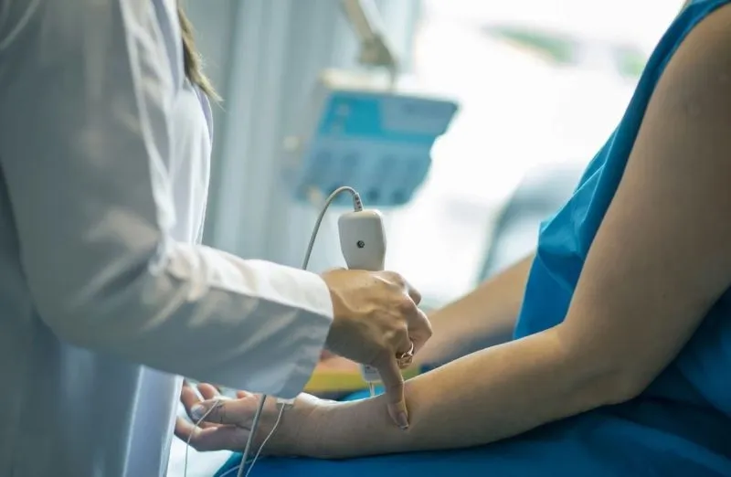 Alrededor de uno de cada cinco latinos de entre 50 y 64 años carece de seguro médico
