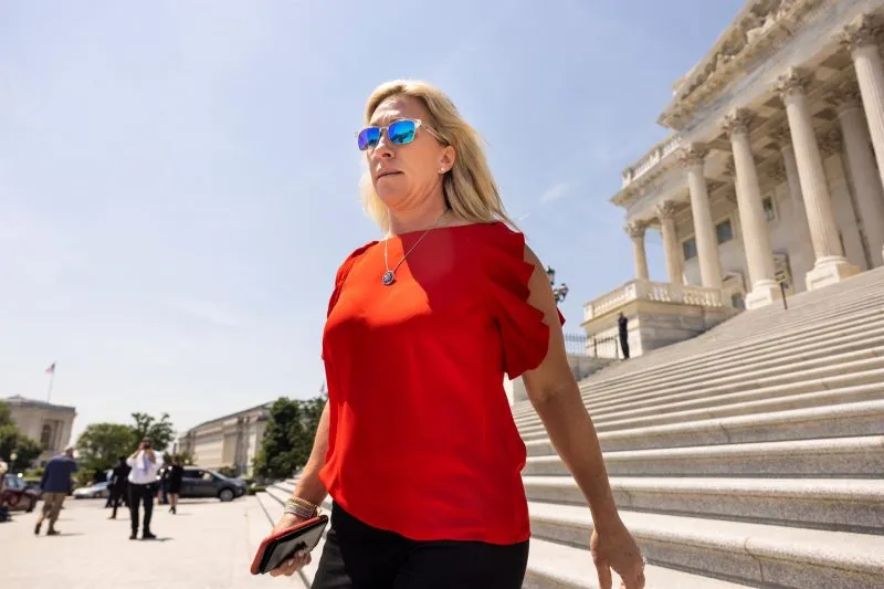 Marjorie Taylor Greene y los demócratas se enfrentan en las escaleras del Capitolio