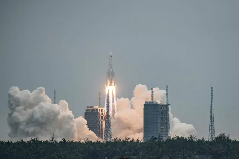 El Pentágono rastrea un cohete propulsor chino que caerá de regreso a la Tierra