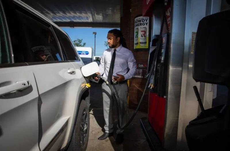 Casa Blanca rechaza posible aumento del impuesto a la gasolina