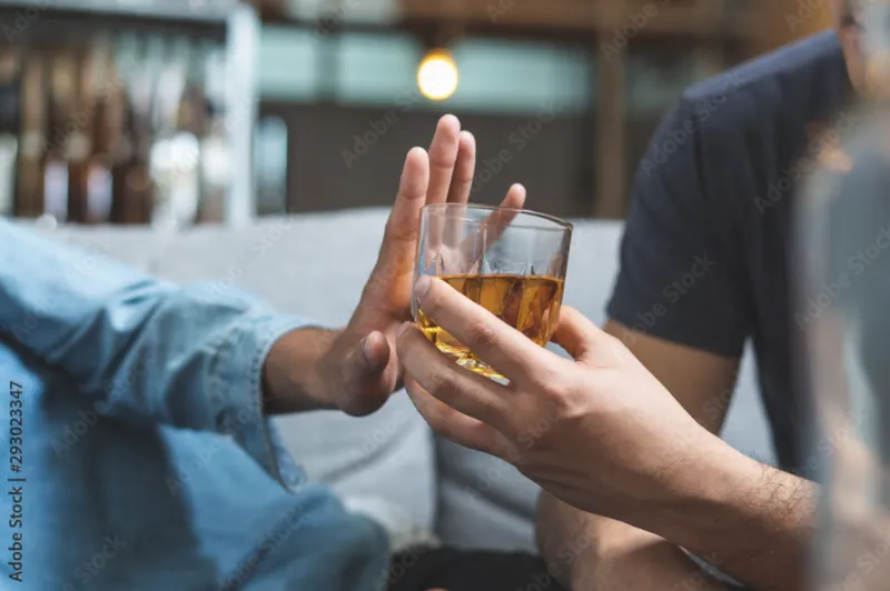 Hoy, las mujeres toman tanto como los hombres, pero sufren las consecuencias antes