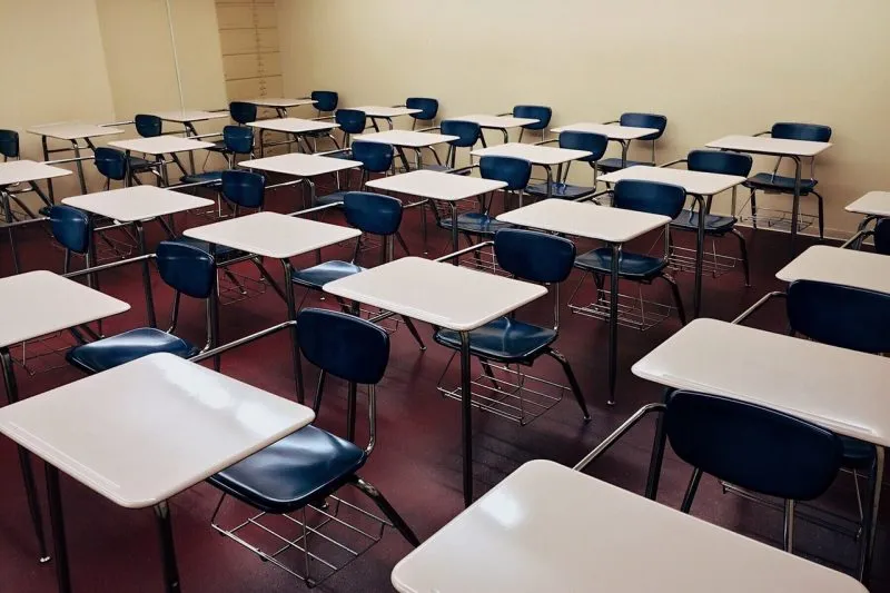 Colegios y universidades están divididos sobre los mandatos de vacunas