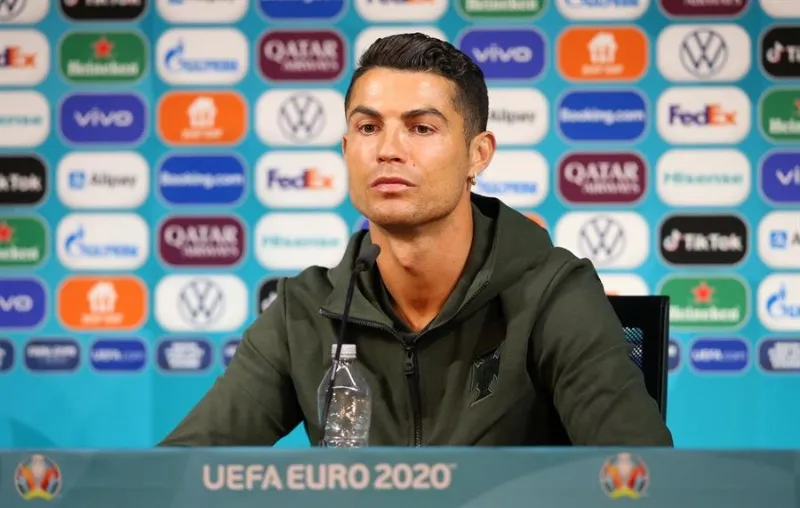 ¿Coca-Cola realmente perdió $4 mil millones por el gesto de CR7?