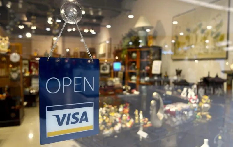 Los trabajadores minoristas renuncian en tasas récord por empleos mejor pagados