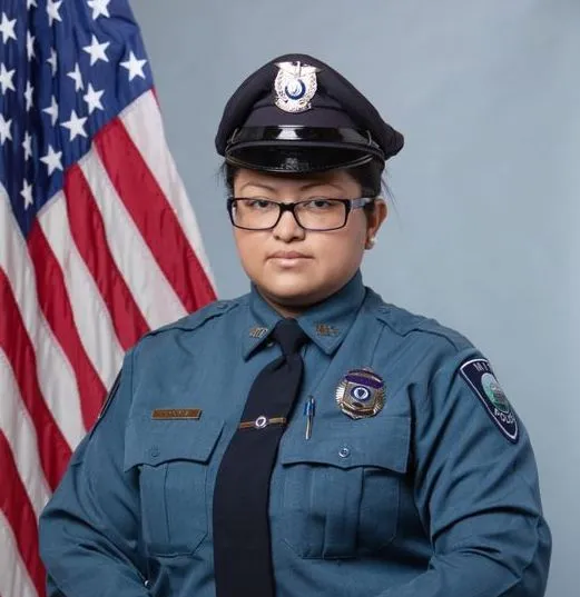 Yessenia Gómez, oficial de patrulla en la Policía de MIT