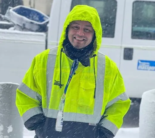 Juan Madrid, empleado en Boston Logan international Airport