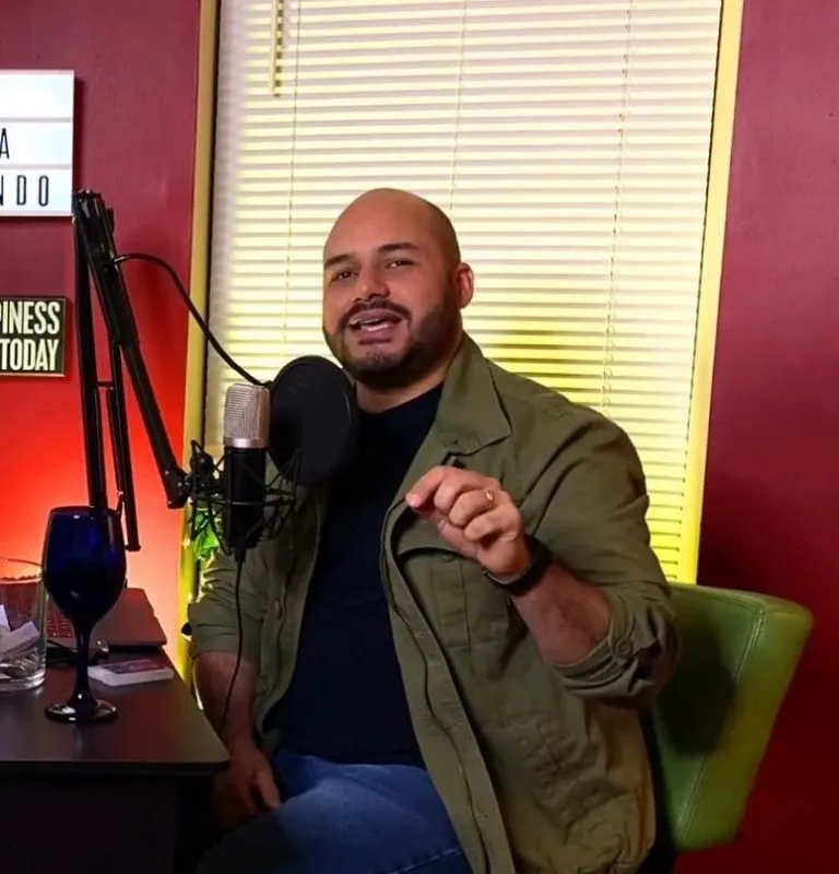 Jesús Gutierrez: contando sus experiencias en el podcast «Yo contra el mundo»