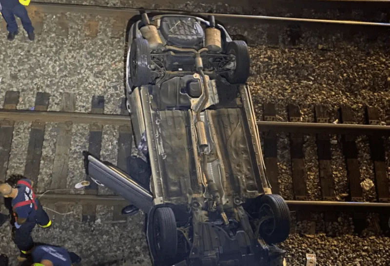 Un carro cae a las vías del tren en Boston dejando cuatro heridos