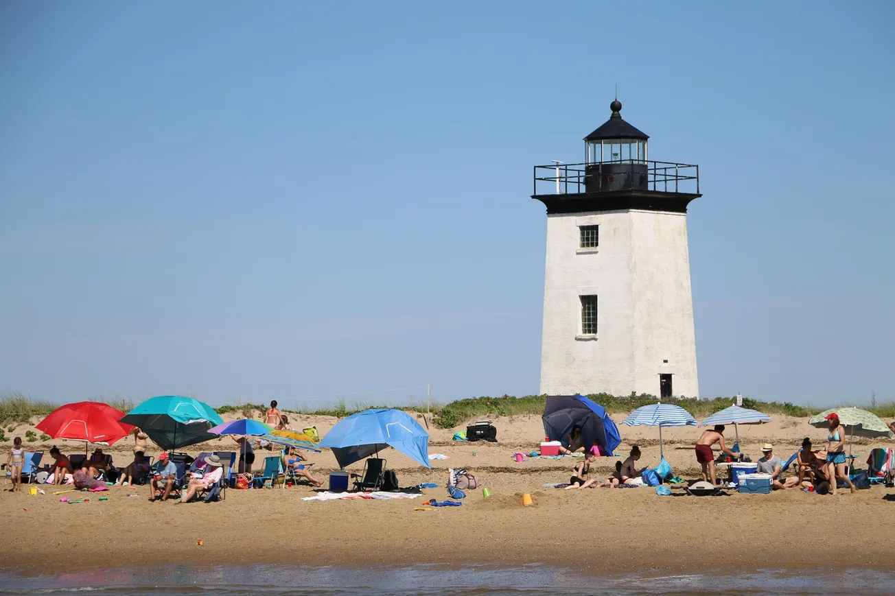 Un brote masivo en Cape Cod infectó principalmente a vacunados