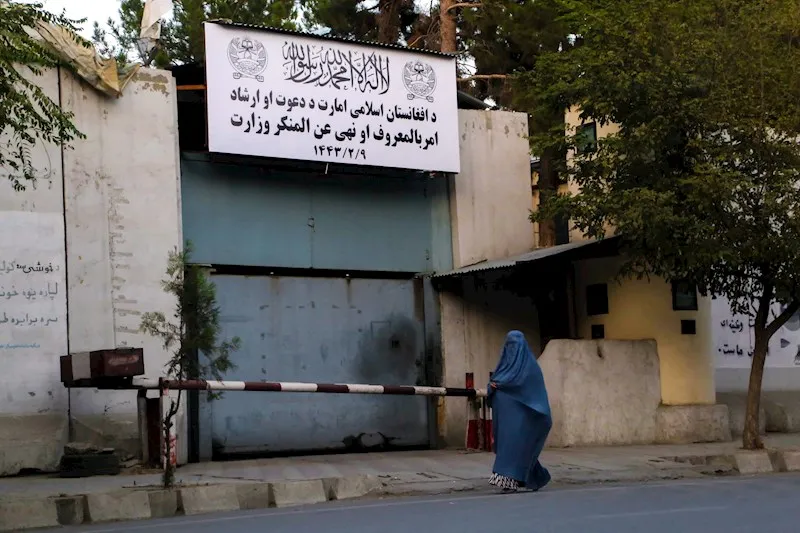 Los talibanes reemplazaron a las mujeres en el ministerio de Finanzas